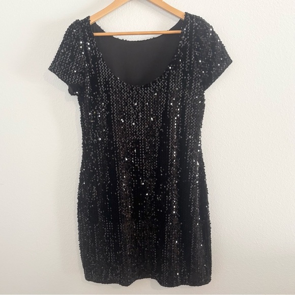 White House Black Market Black Sequin Open Back Holiday Party Dress Size M - Picture 4 of 8